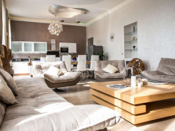 Luxurious 5 Bedroom apartment with large private terrace, 8mn from Palais des Festivals