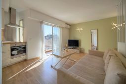 BRIGHT MODERN STUDIO 7 min walk from palais des festivals