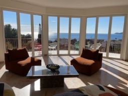 Stunning 3 bedrooms apartment with terrace, sea view, and parking, 30 minutes from the Palais.